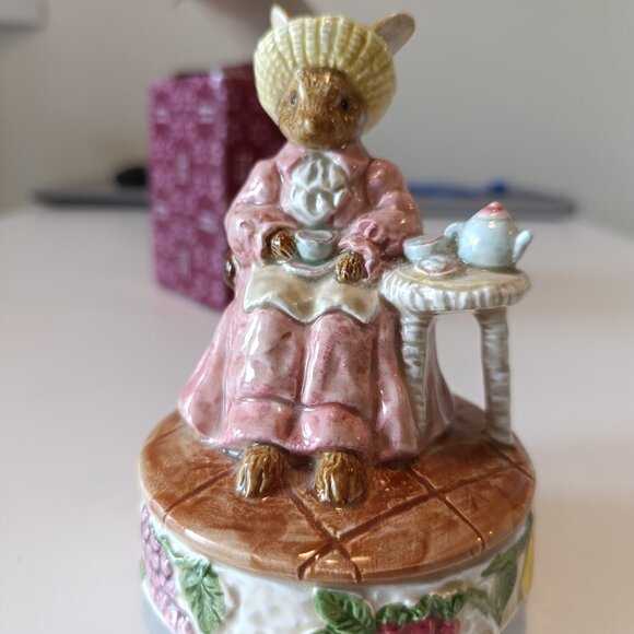 Music Box Rabbit, Period Costume, Serving Tea - - Picture 2 of 9